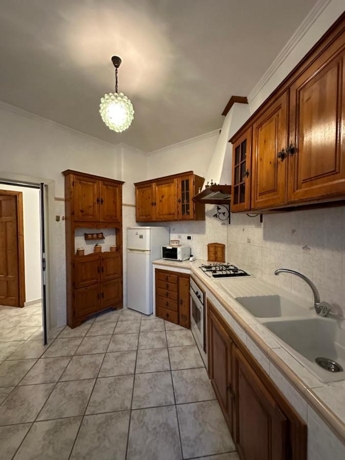 Ginny's Apartment Rom